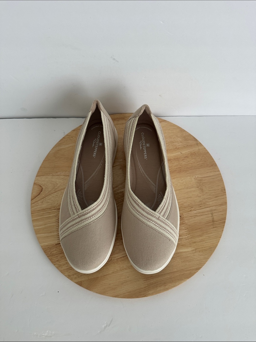 Clarks Cloudsteppers Breezesky Air Womens Round Slip-On Shoe